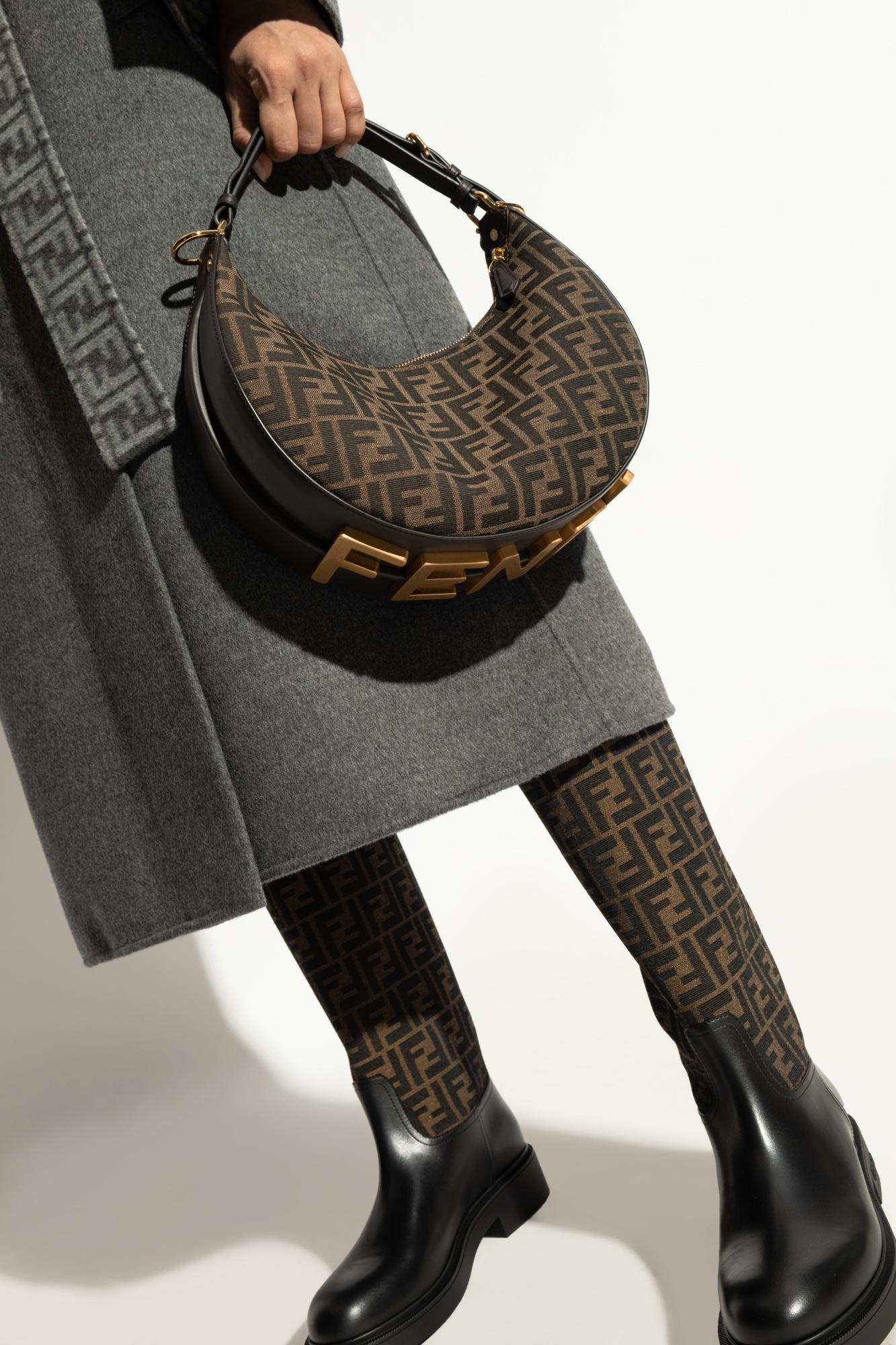 ショルダーバッグ・ポシェット FENDI FENDIGRAPHY BAG SMALL Fendi Fendigraphy Small Shoulder bag in Calfskin, Gold